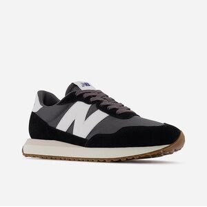 New Balance Men's Classic Black and Gray Sneakers
